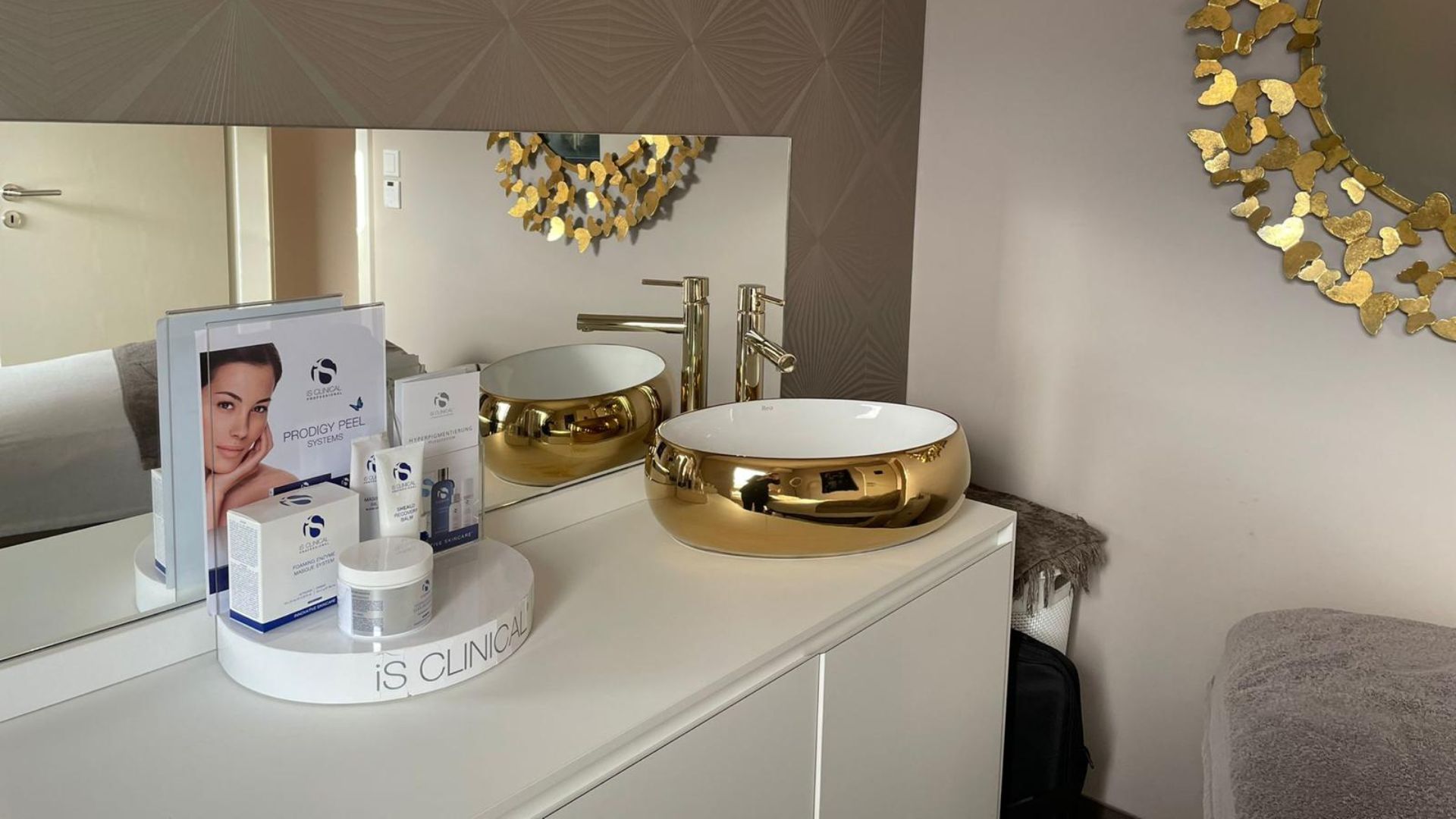 Aesthetic Zentrum Grevenbroich Logo Premises 6